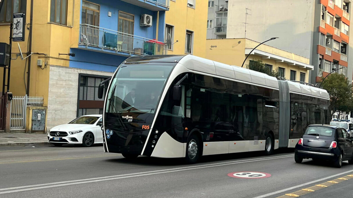 Po Pescaře se projel trolejbus