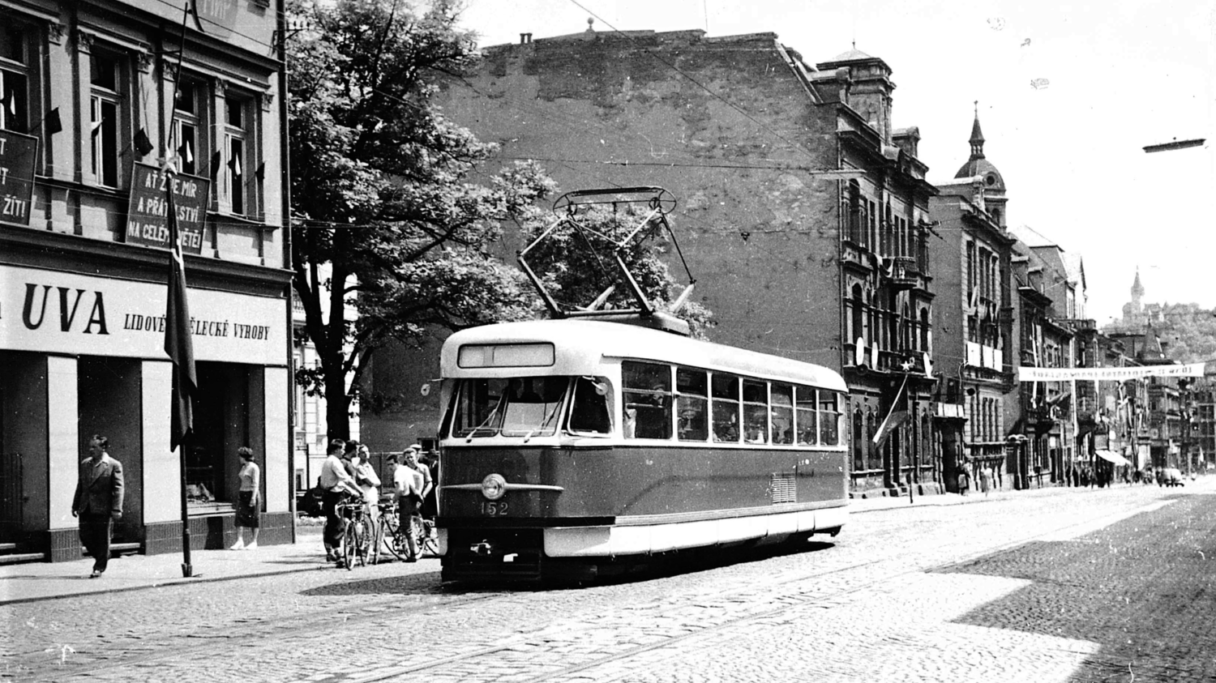 Most zatoužil po historické tramvaji. Koupil vůz Tatra T2
