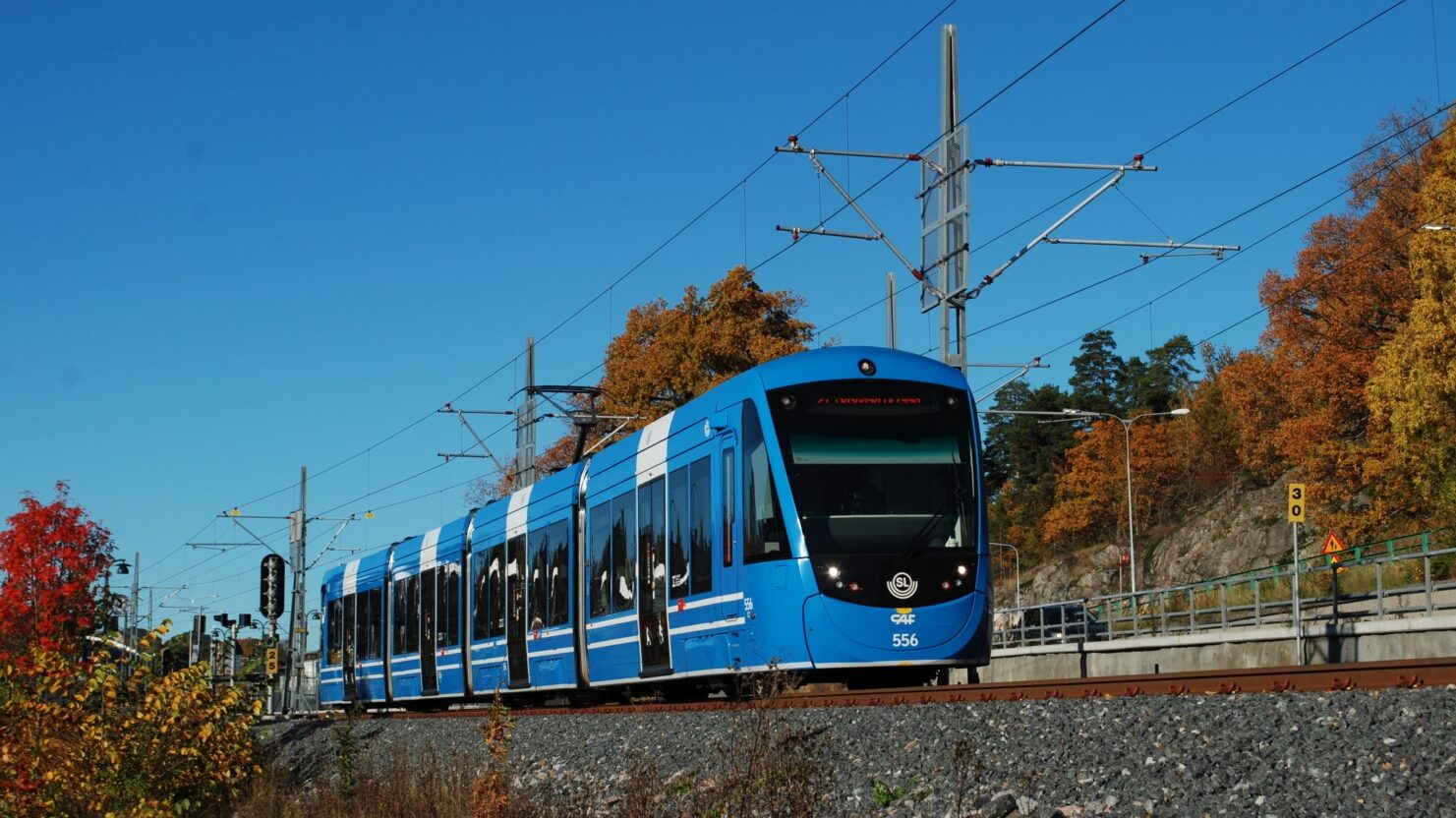 CAF dodal do Stockholmu prozatím 40 tramvají Urbos AXL. Dopravce rozlišuje typy A35 a A36, které se liší pouze užitím, resp. neužitím, vlakového zabezpečovače. (foto: Libor Hinčica)