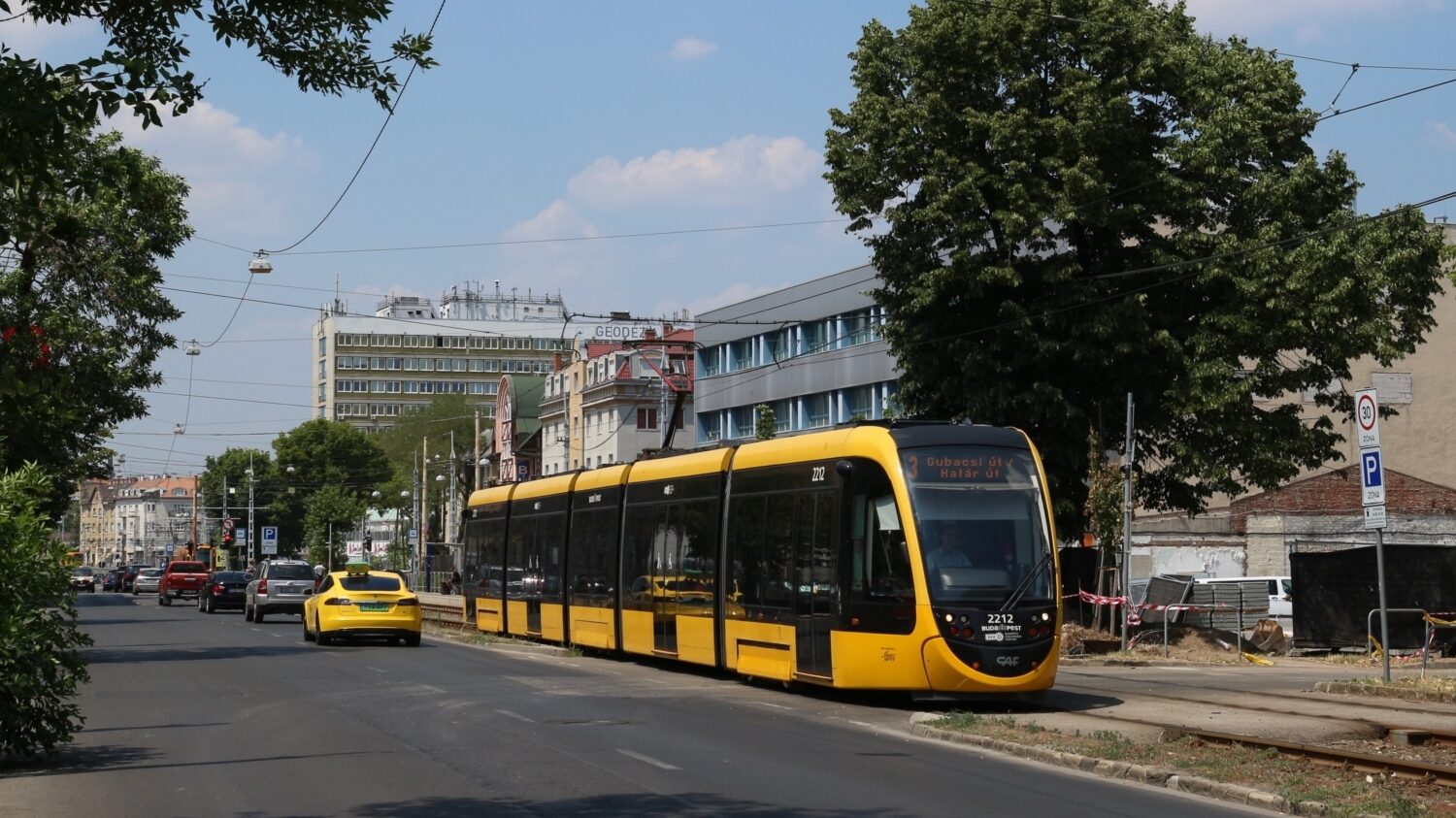 Počet tramvají od španělského CAFu v Budapešti vystoupá na 124 vozidel. (foto: Dominik Konečný)