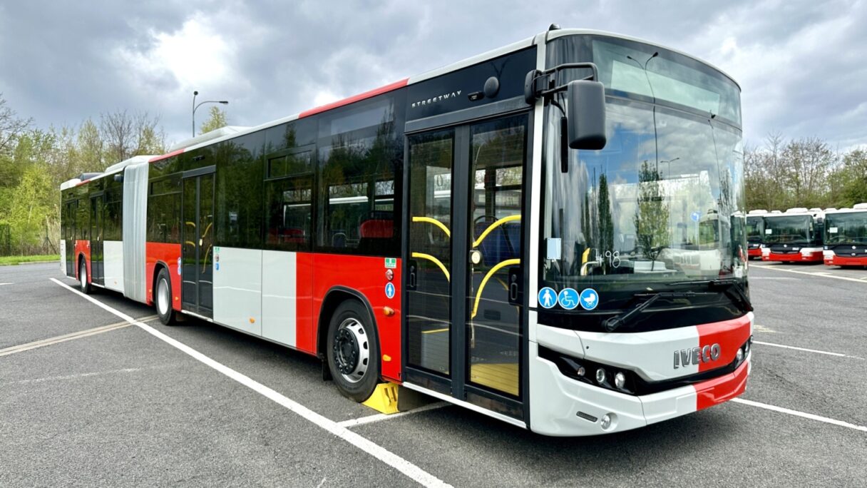 Do Prahy dorazil první autobus Iveco Streetway 18M