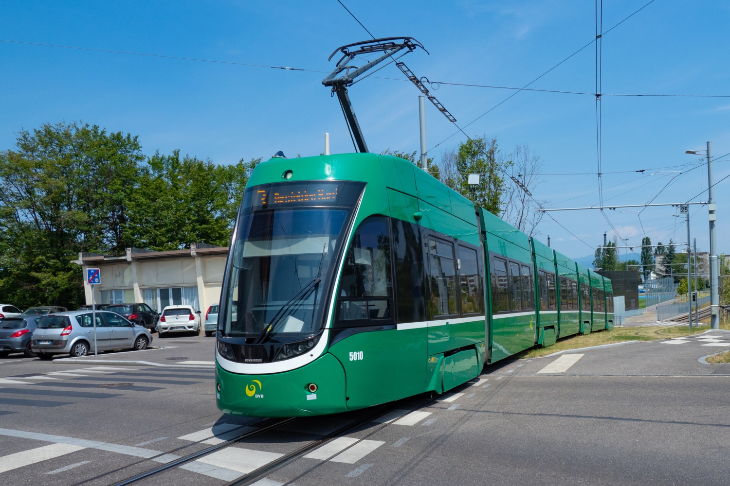 Tramvají Flexity 2 z produkce Bombardieru bychom napočítali v Basileji 61. 23 dalších již s logem Alstomu do města patrně nedorazí. (foto: Markus Eigenheer)