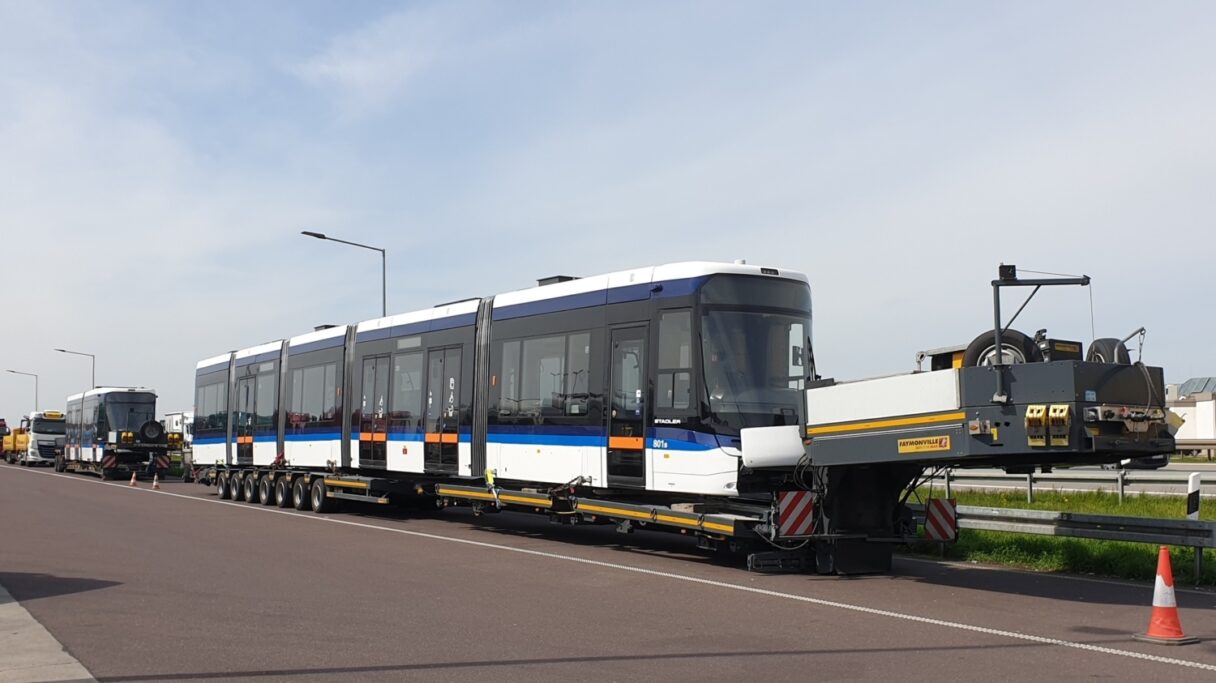 Do Jeny dorazil první Tramlink od Stadleru