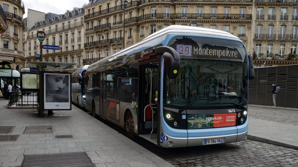 148 pařížských elektrobusů Bluebus od požárů loni v dubnu nevyjelo