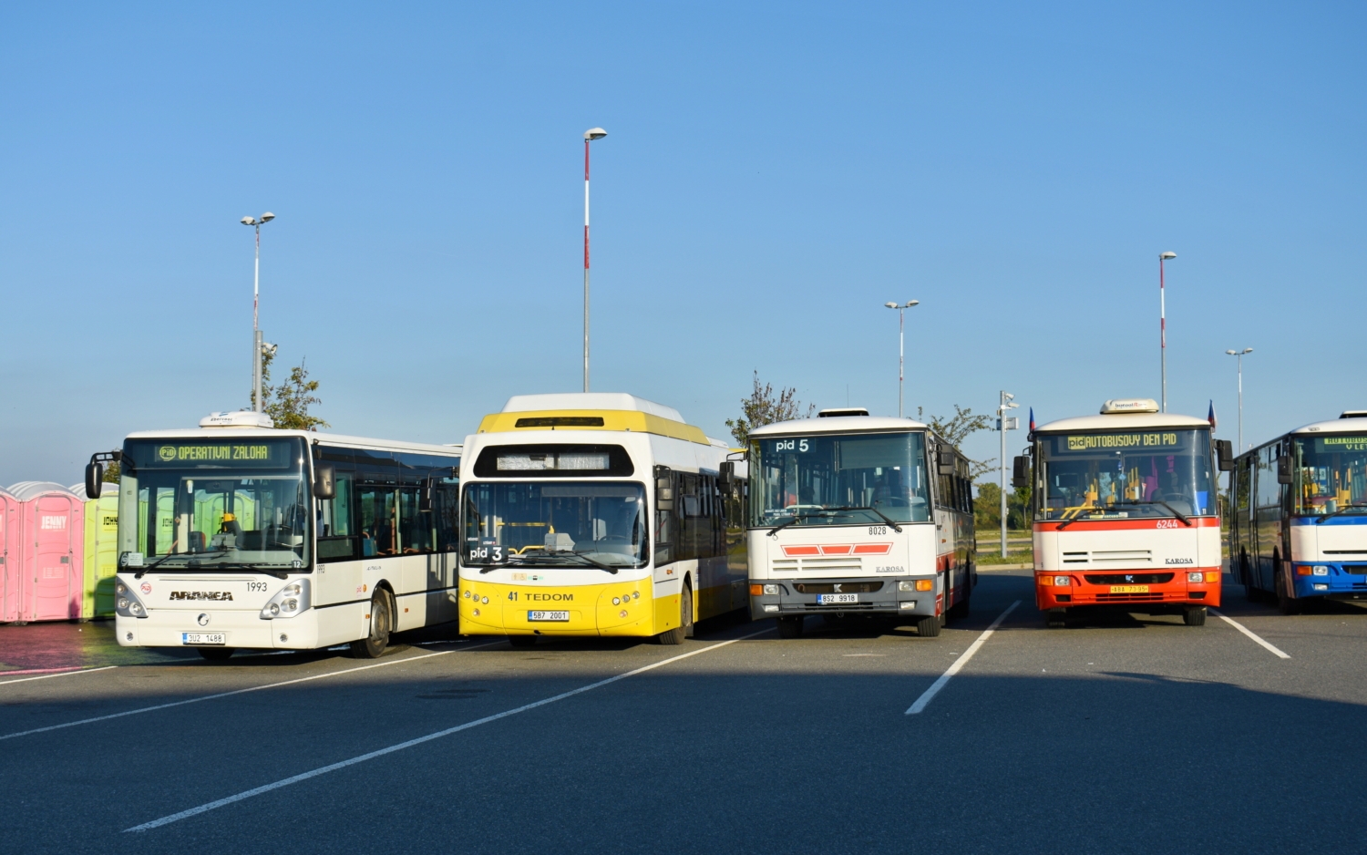 Závěrečné fotografování vozidel při Autobusovém dni PID v roce 2021. (foto: Matěj Stach)