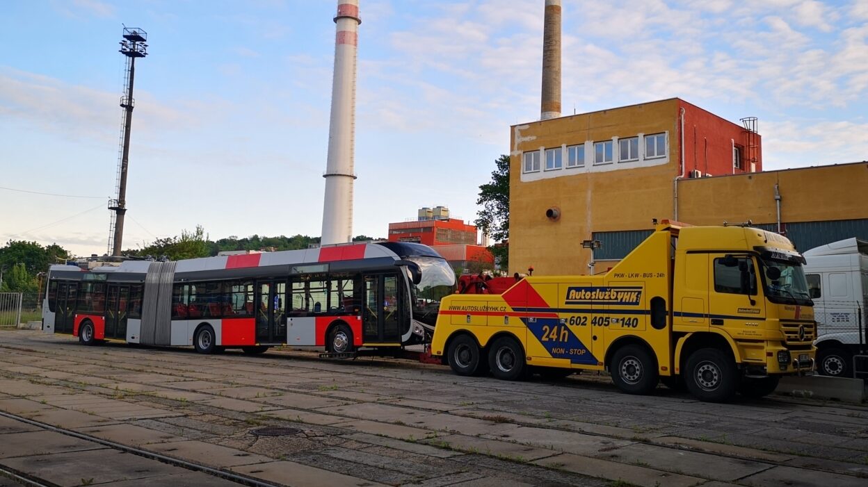 Přeprava trolejbusu do Prahy proběhla v pátek 19. 5. 2023. (foto: Jiří Krpata, Cegelec)