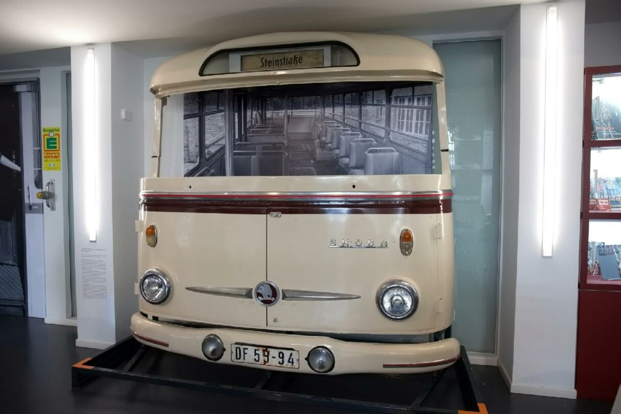 V Postupimi vystavují čelo trolejbusu Škoda 9 Tr