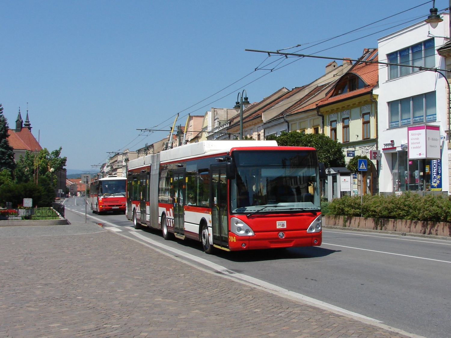 Trolejbus Škoda 25 Tr ev. č. 704 zachycený v centrum Prešova dne 17. 7. 2007. (foto: Libor Hinčica)