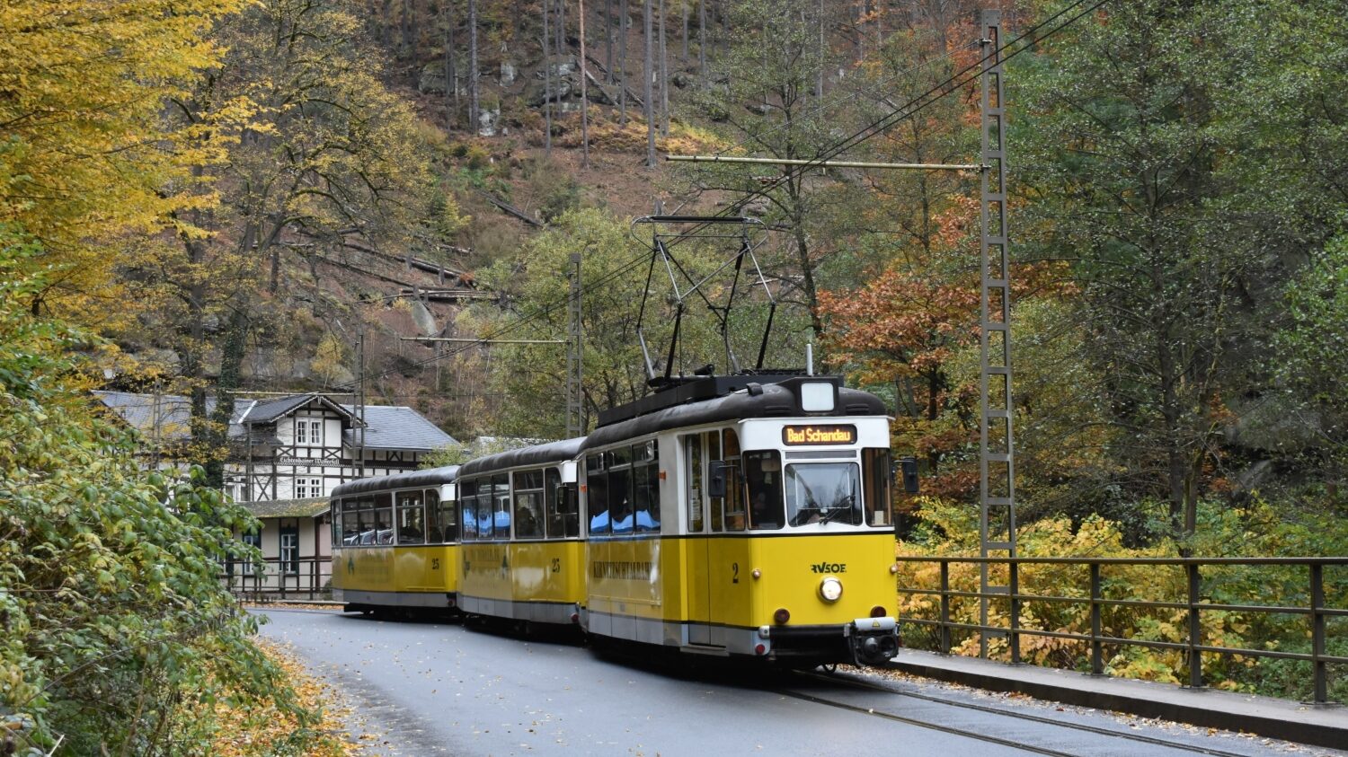 V současné době má tramvajová trať hlavně charakter turistické atrakce. Slouží na ní tramvaje z produkce vagónky Gotha. (foto: Libor Hinčica)