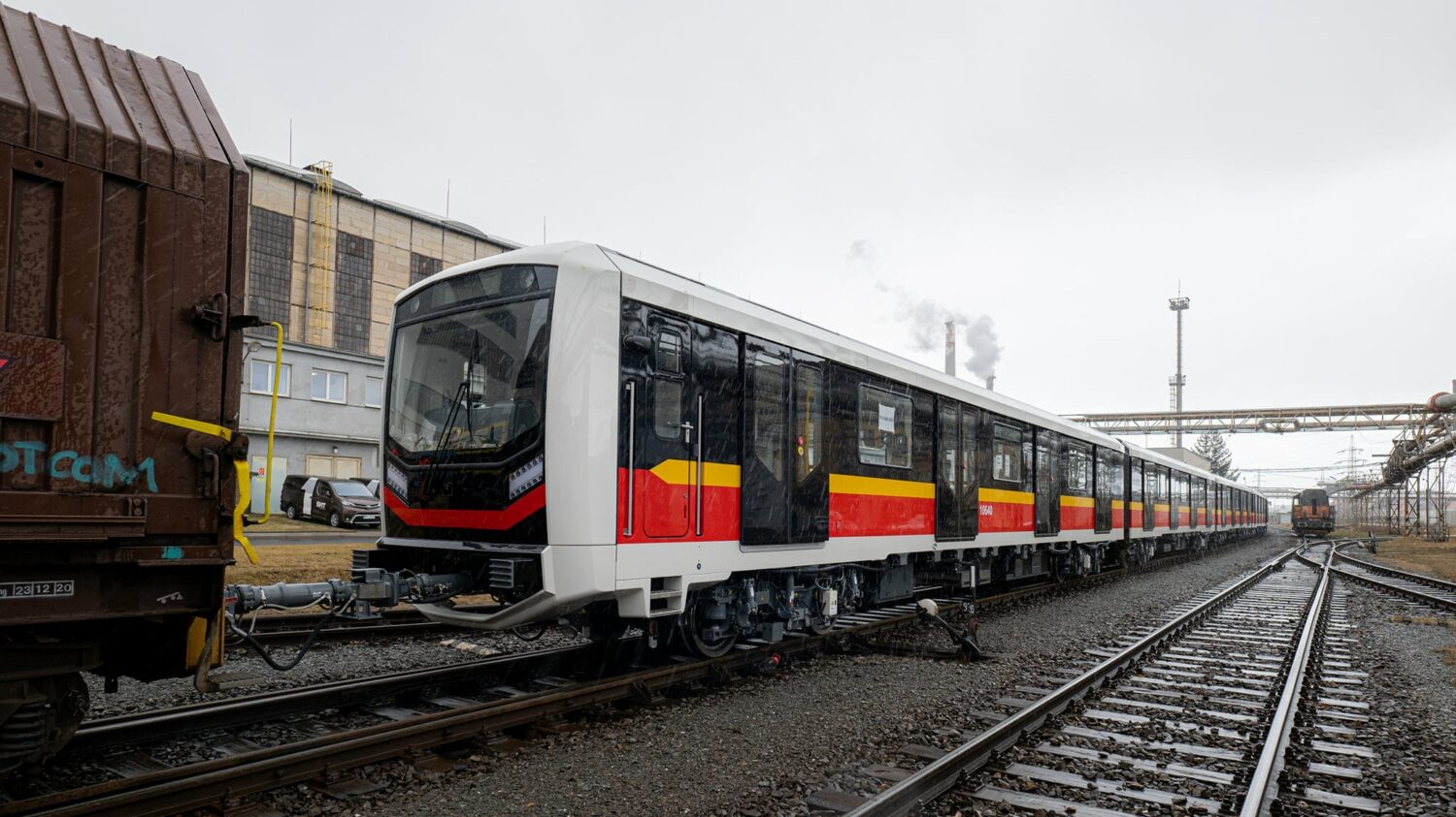 Přeprava prvního vlaku Škoda 59WE (Škoda Varsovia) z Plzně na zkoušky v únoru 2022. (foto: Metro Warszawskie)