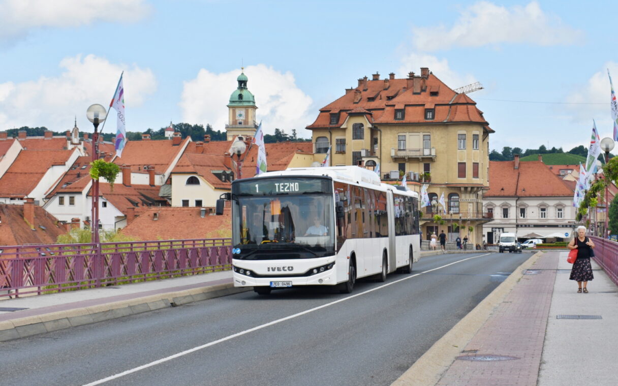 Návrat článkových autobusů? Maribor křižuje kloubový Streetway