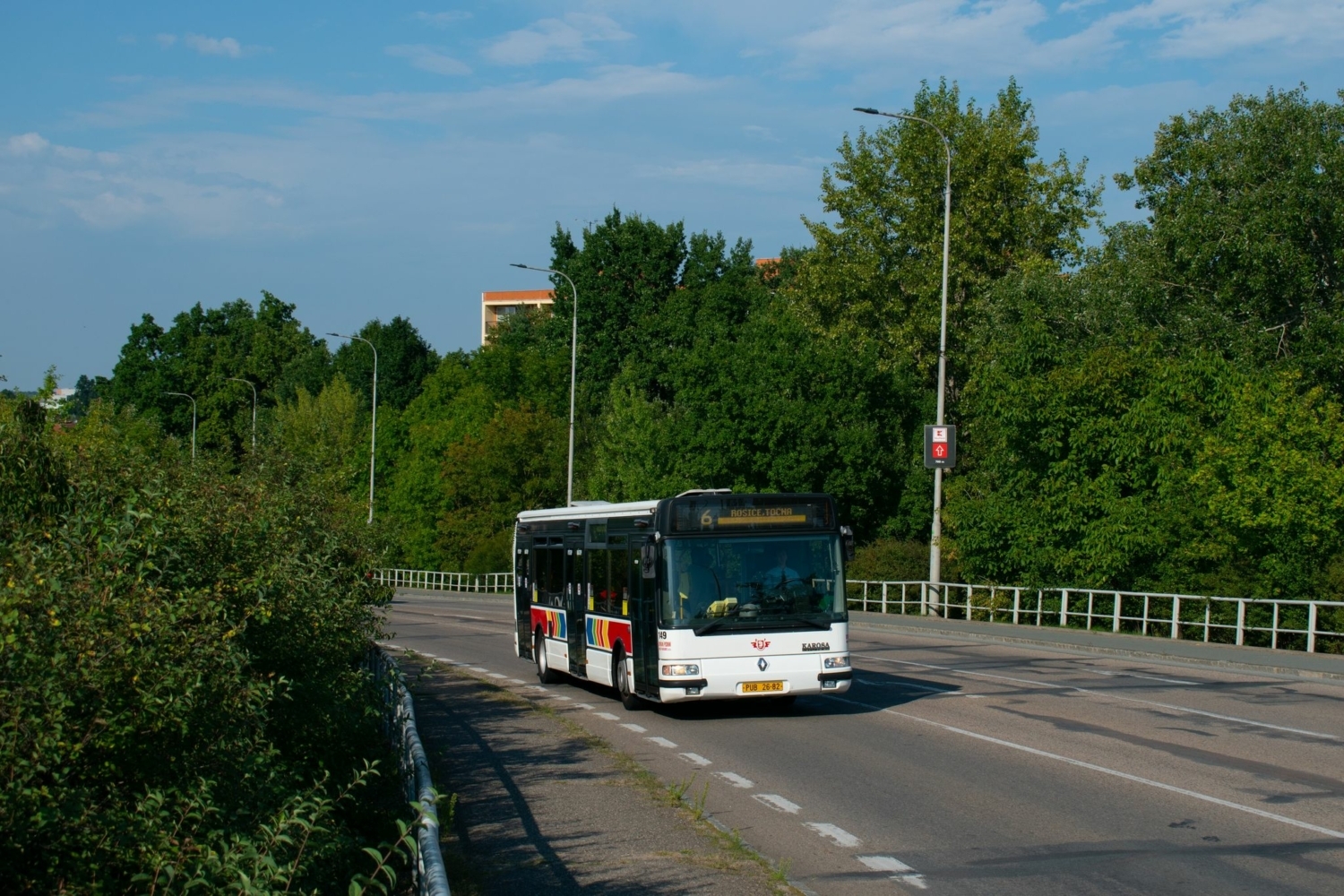 Historický Citybus ev. č. 149 se dočkal před nedělní akcí doplnění „rychlých pruhů“, které byly pro vozidla pardubické MHD v minulosti typické. Ne všechny pardubické Citybusy je ale měly. (foto: Jiří Mejstřík)