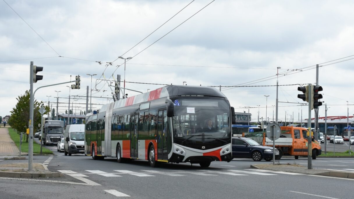 Do ulic Prahy vyjel poprvé trolejbus SOR TNS 18