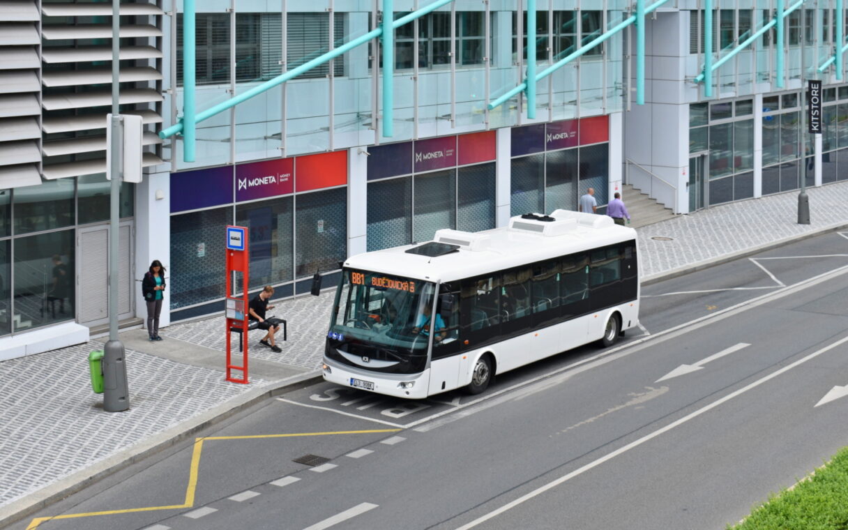 Plná elektrifikace pražských BB linek. Vyjel další SOR EBN 9,5