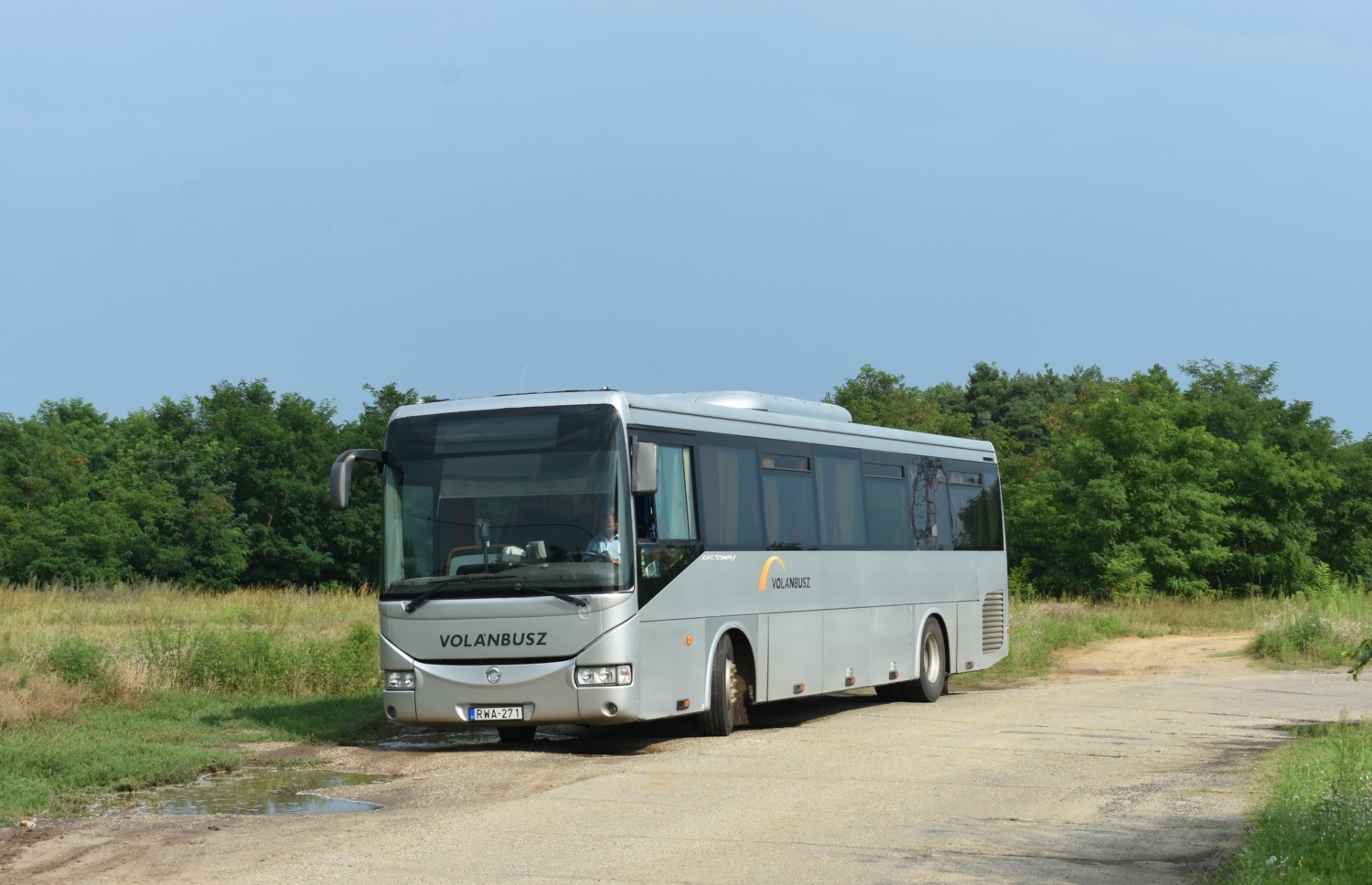 Ve službách Volánbuszu bychom nalezli i vůz Irisbus Crossway výrobního čísla 1, který stál v roce 2006 na počátku úspěšné modelové řady. (foto: Libor Hinčica)