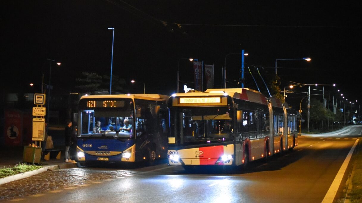 Do ulic Plzně vyjel poprvé trolejbus Škoda-Solaris 24m pro Prahu