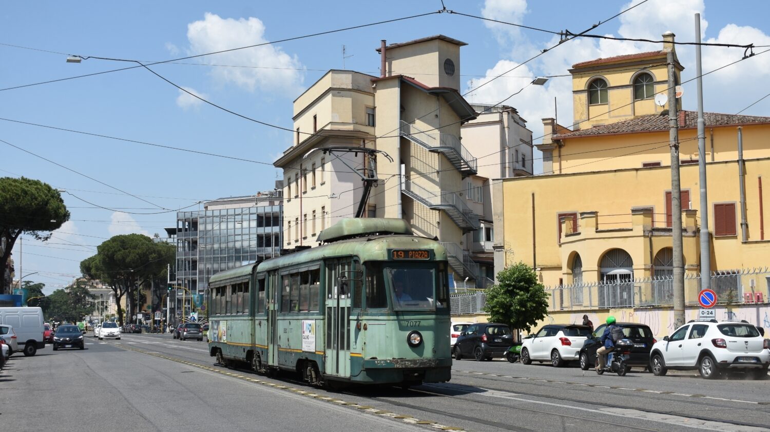 Bez poválečných vozů Treno Articolato Stanga (TAS) řady 7000 se v Římě ani dnes neobejdou. V provozu jich má sloužit 39 z 58 vyrobených. (foto: Libor Hinčica)