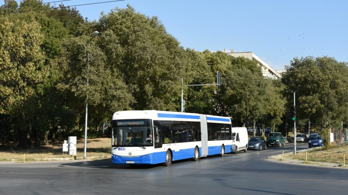 Do ulic Varny vyjely před rokem dodané elektrobusy