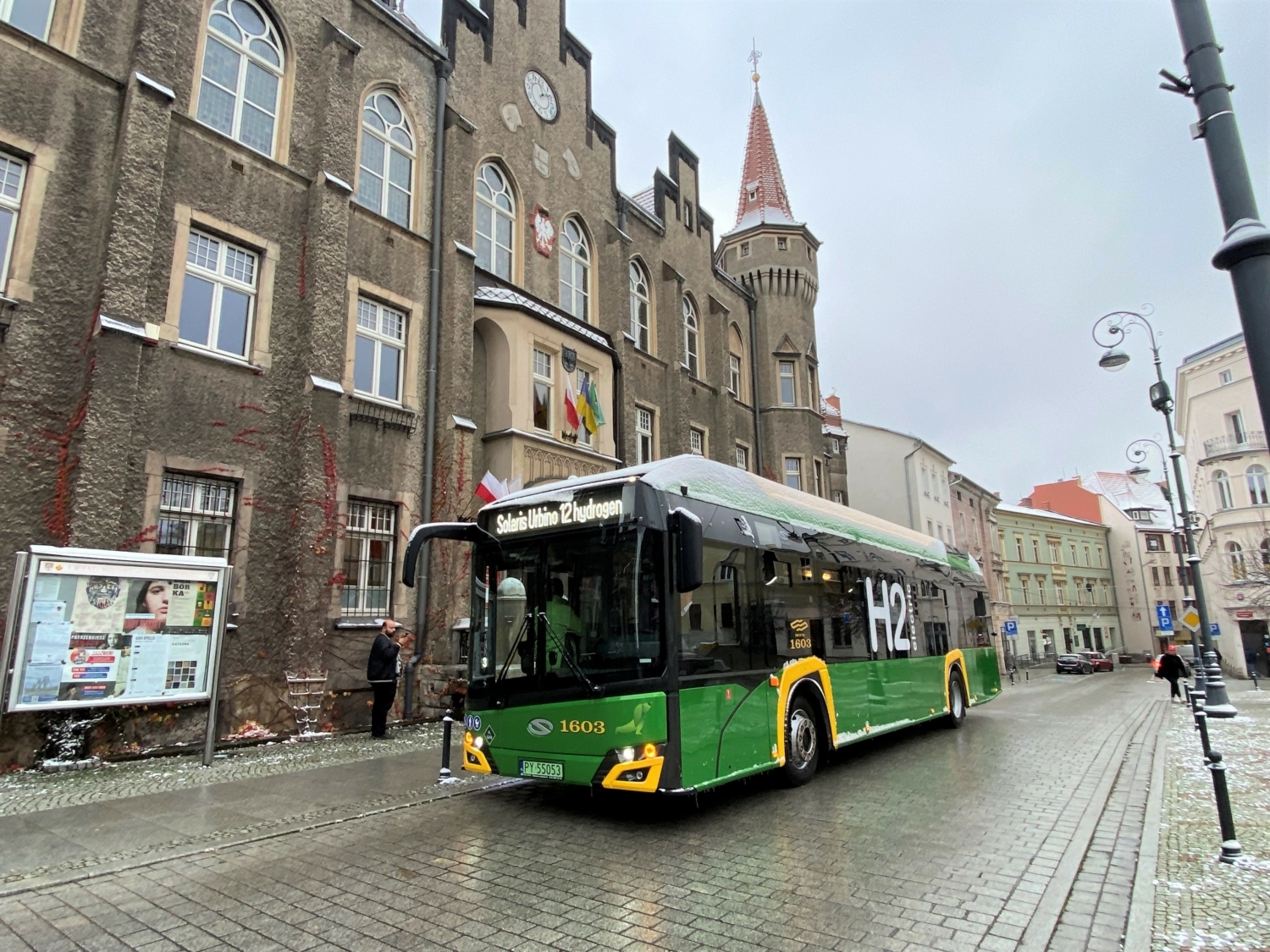 Jeden z vodíkových autobusů Solaris Urbino 12 hydrogen pro Poznaň během prezentace ve Wałbrzychu. (foto: Solaris Bus & Coach)