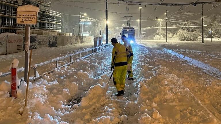 Sněhová nadílka zastavila na čtyři dny tramvaje v Mnichově