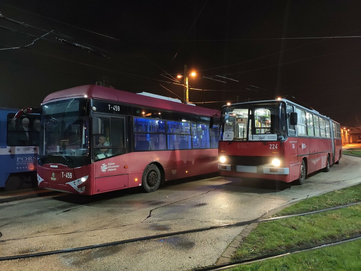 V Szegedu vyjely budapešťské trolejbusy Ikarus 280T