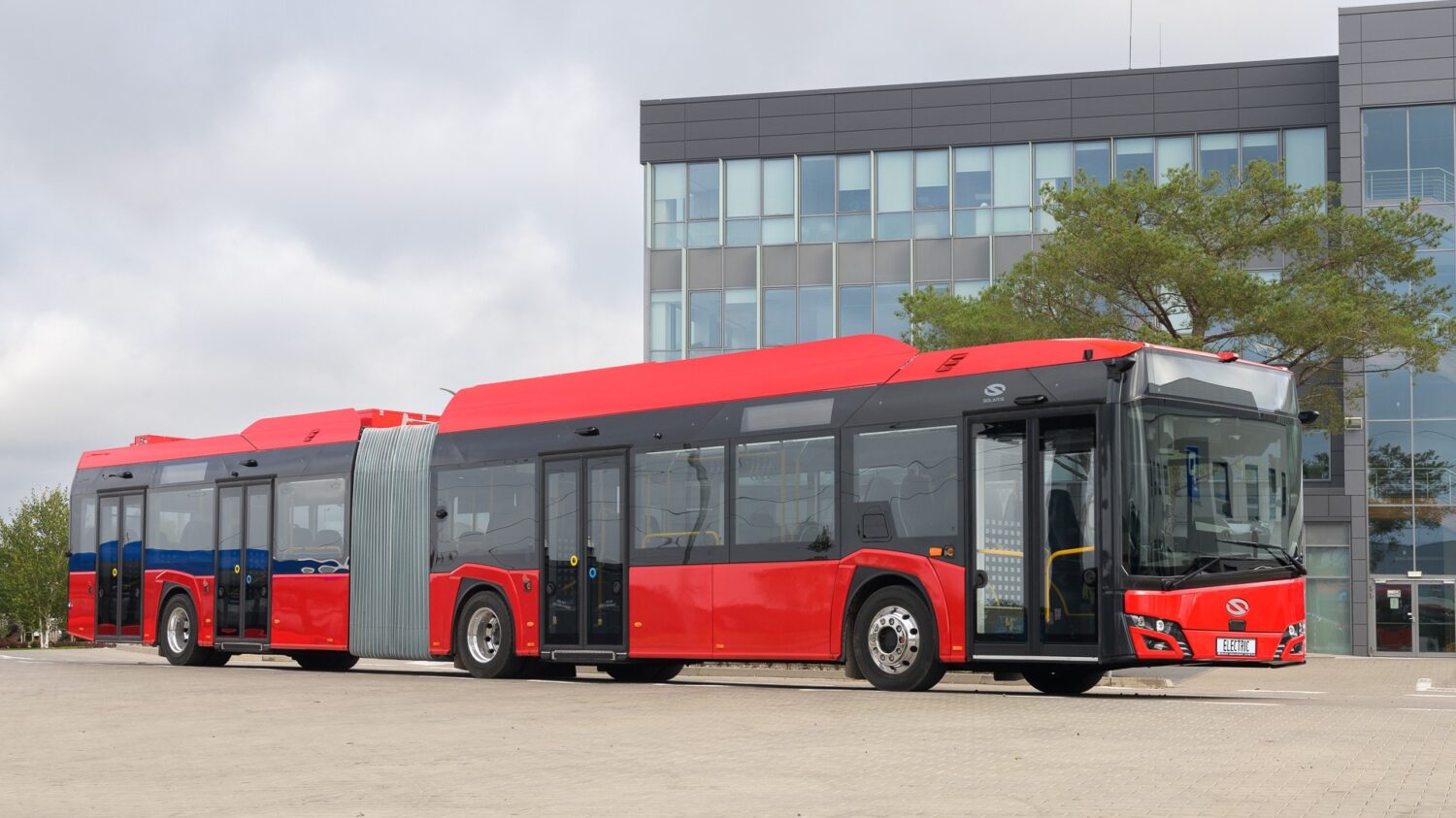 Autobus Solaris Urbino 18,75 electric pro Oslo ve výrobním závodě Solarisu v polském Bolechowě. (foto: Solaris Bus & Coach)