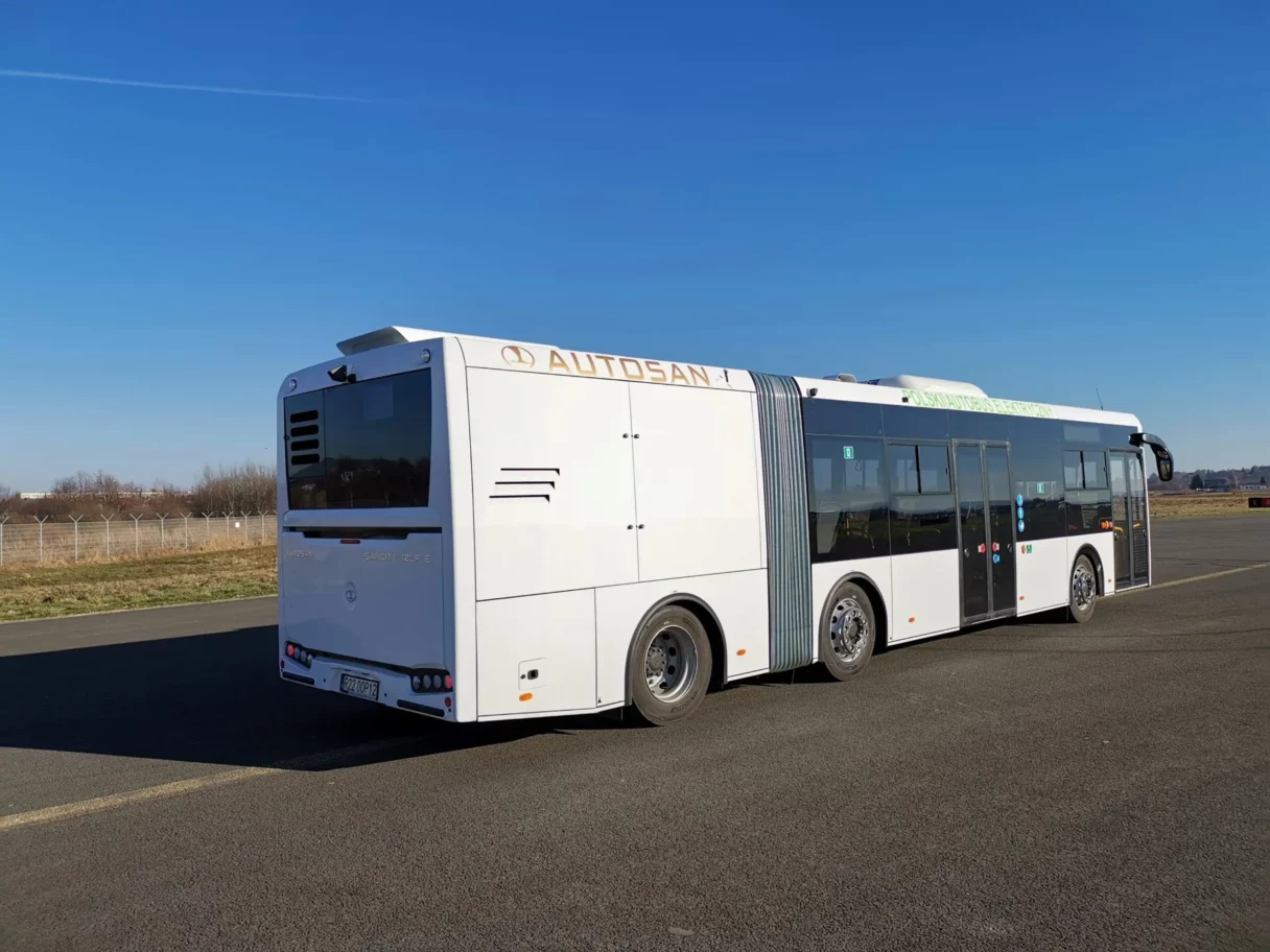 V Polsku vznikl netradiční elektrobus – Autoelektrosan