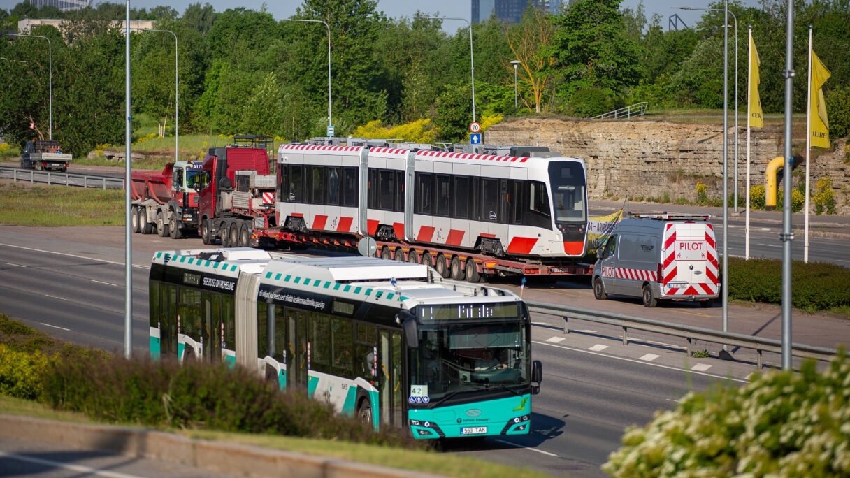 Do Tallinnu dorazila první nová tramvaj od Pesy