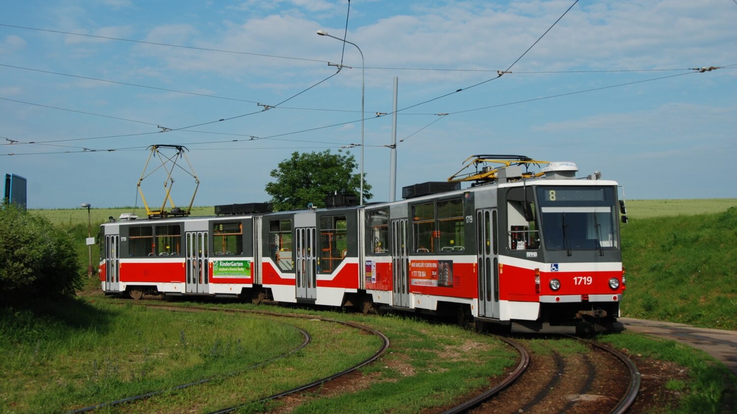 První česká vlakotramvaj? AŽD koupila tramvaj KT8D5R.N2 z Brna