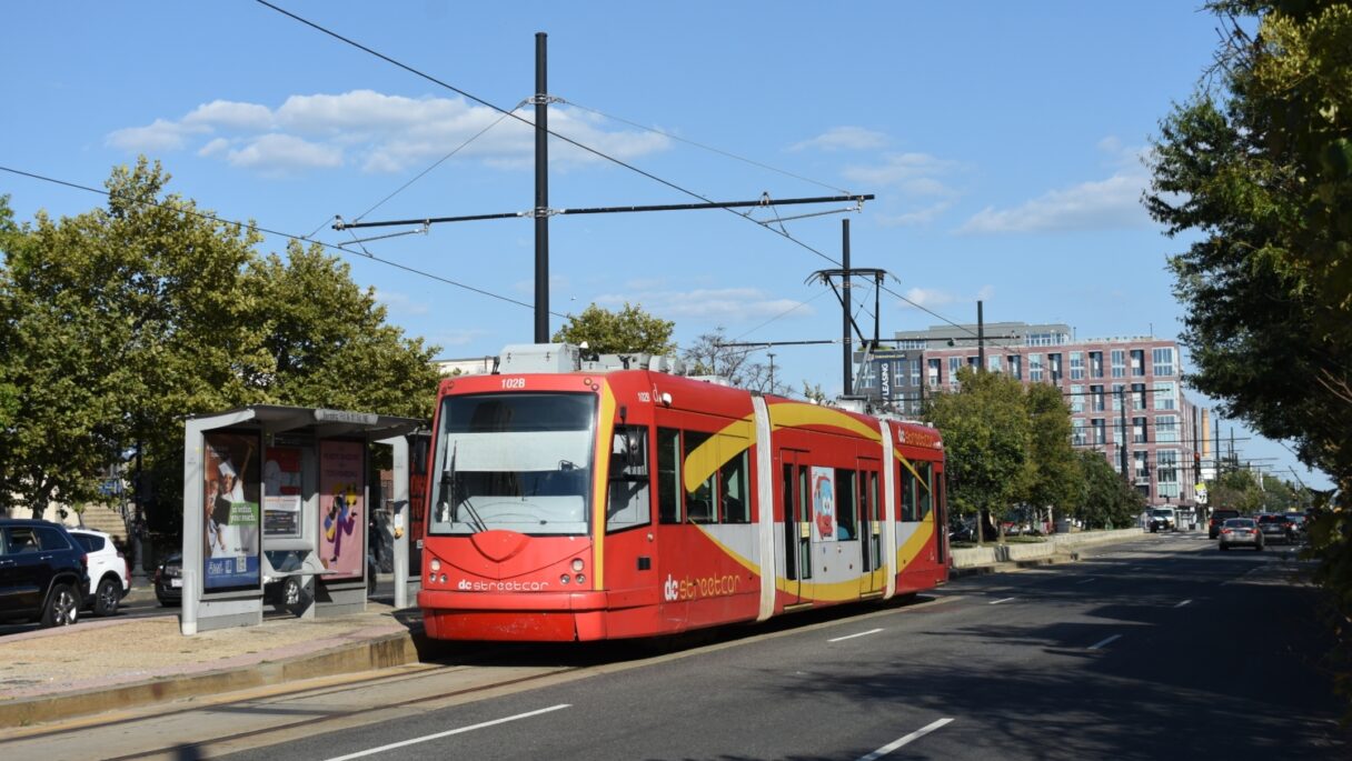 Washington, D.C., hodlá zrušit tramvaje. Nahradí je trolejbusy?