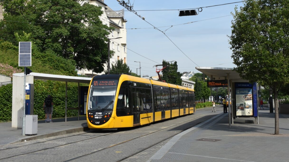 Maďarsko dluží CAFu za nové tramvaje pro Budapešť