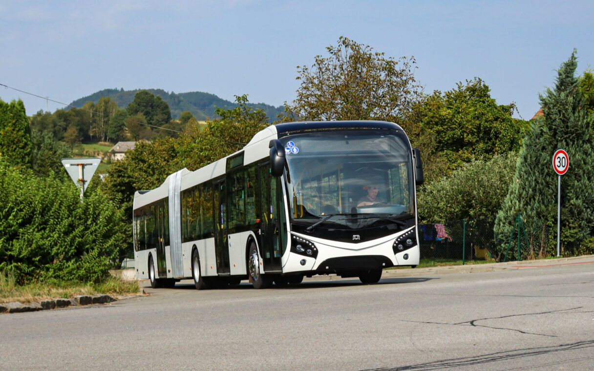 SOR dodá 142 kloubových autobusů na náhradní dopravu DB