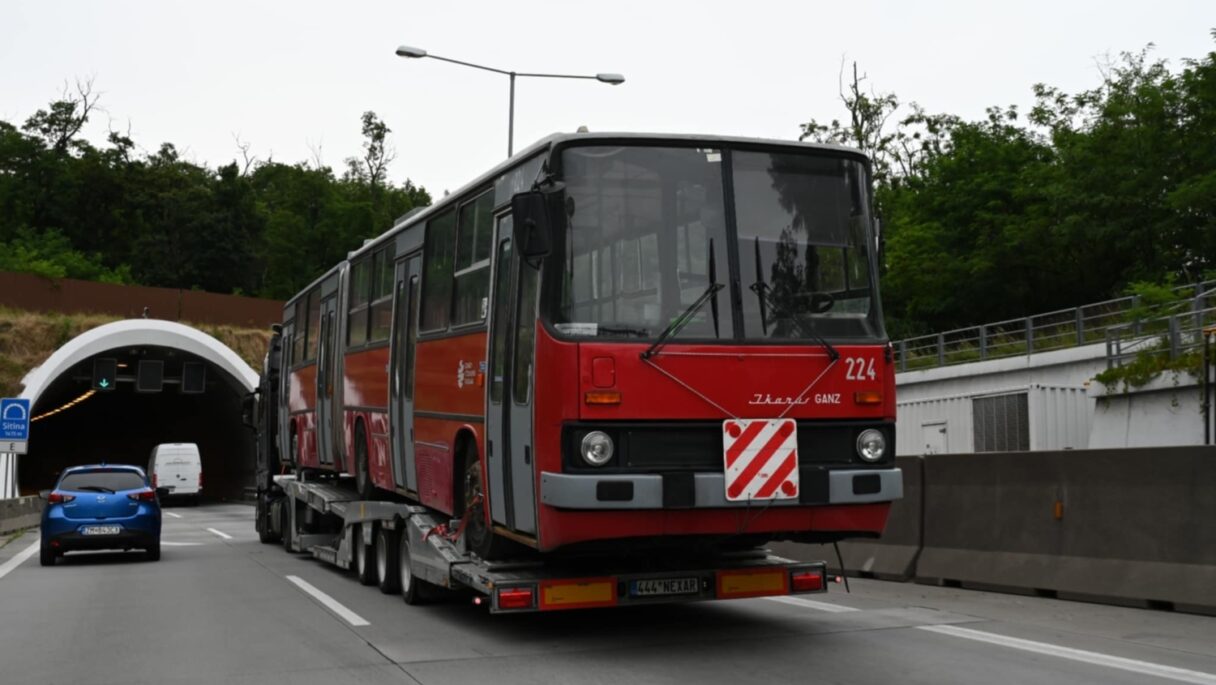 Česko má první trolejbus Ikarus 280T