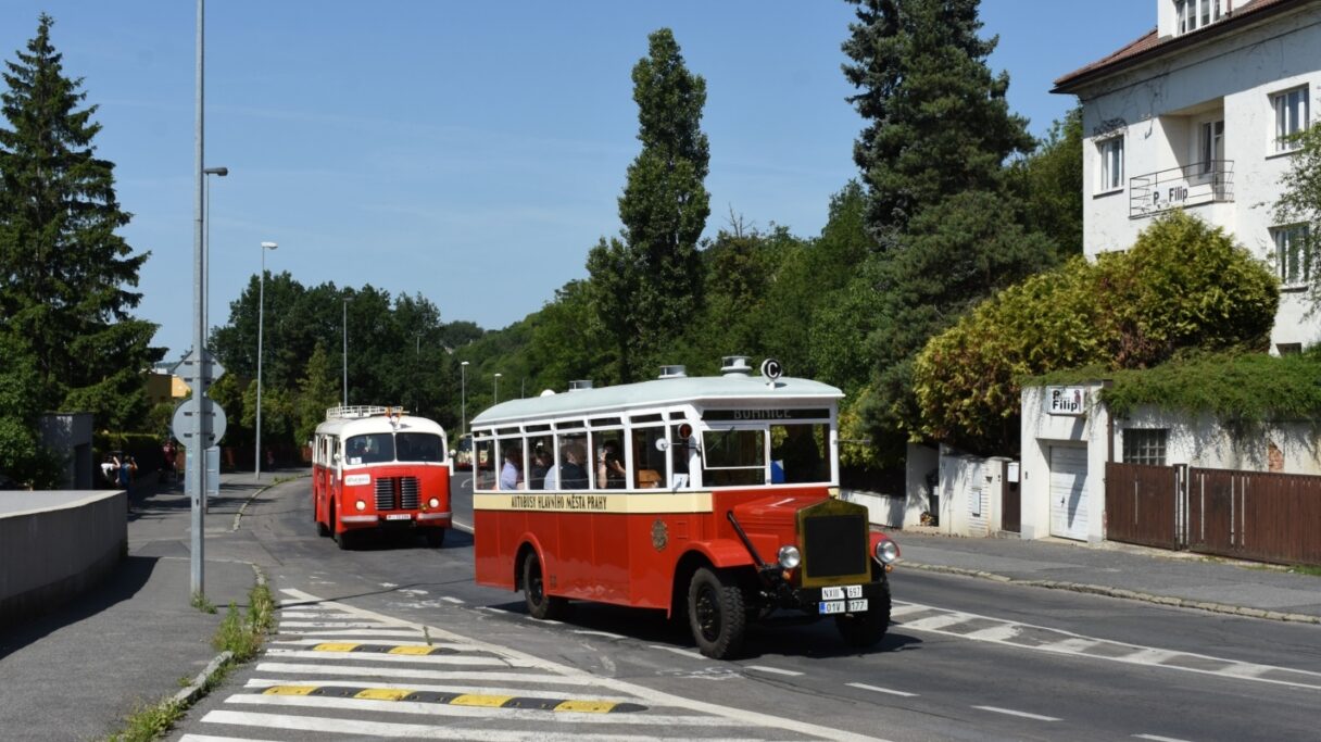 V Praze se představil opravený autobus Škoda 506 N