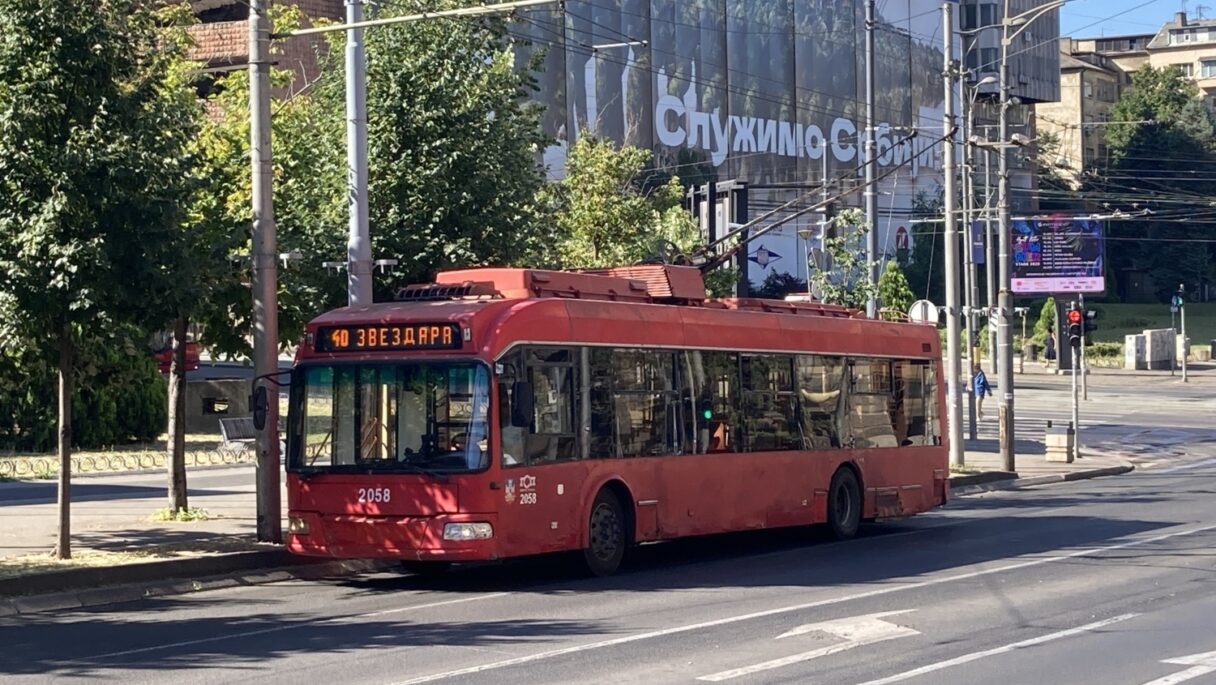 Osud trolejbusů v Bělehradu nadále velmi nahnutý. Město pořídí 100 elektrobusů