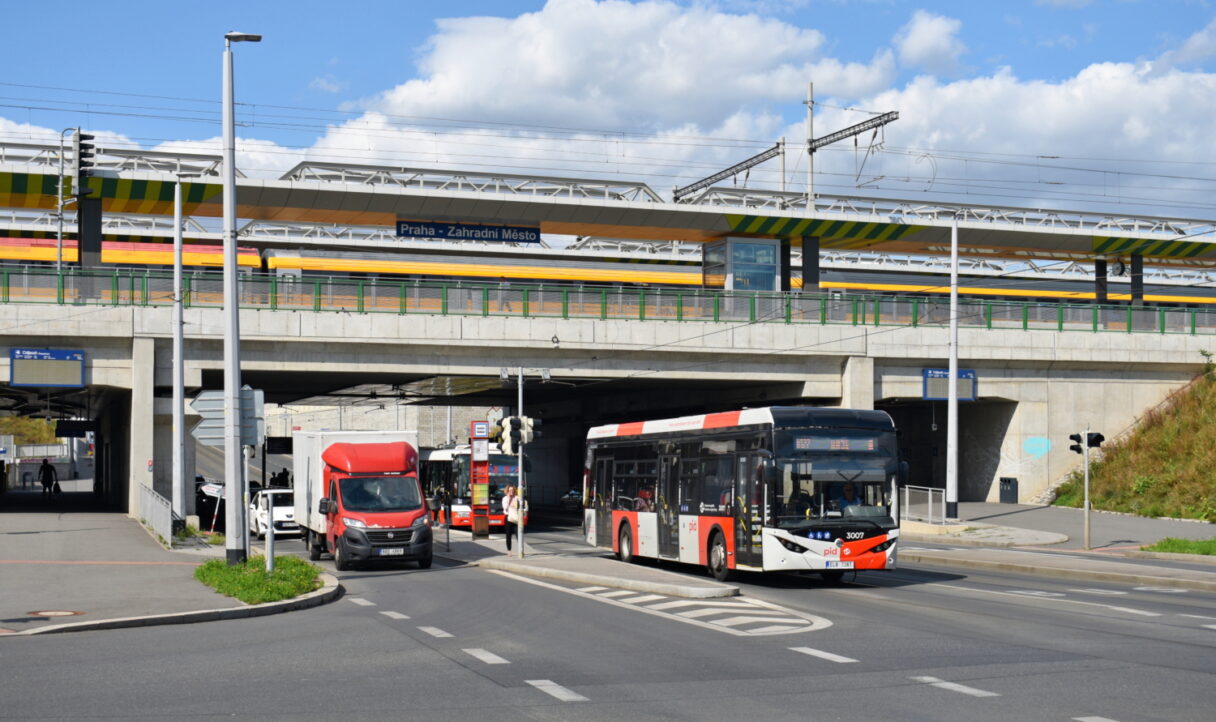 Pražské elektrobusy vyhnala výluka metra na netradiční výkony