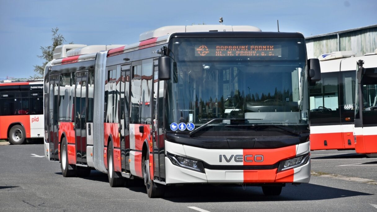 První Urbanway 18M s faceliftem dorazil do DP Praha