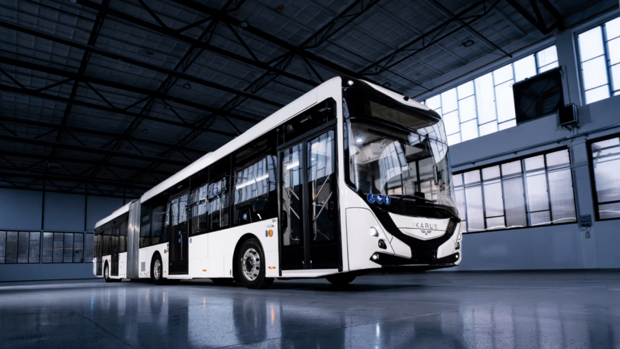 Návrat „čabajky“. Ikarus představil kloubový elektrobus