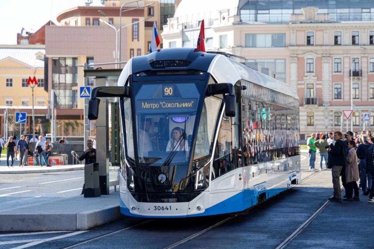 V Moskvě vyjely tramvaje na první úsek bez trolejového vedení