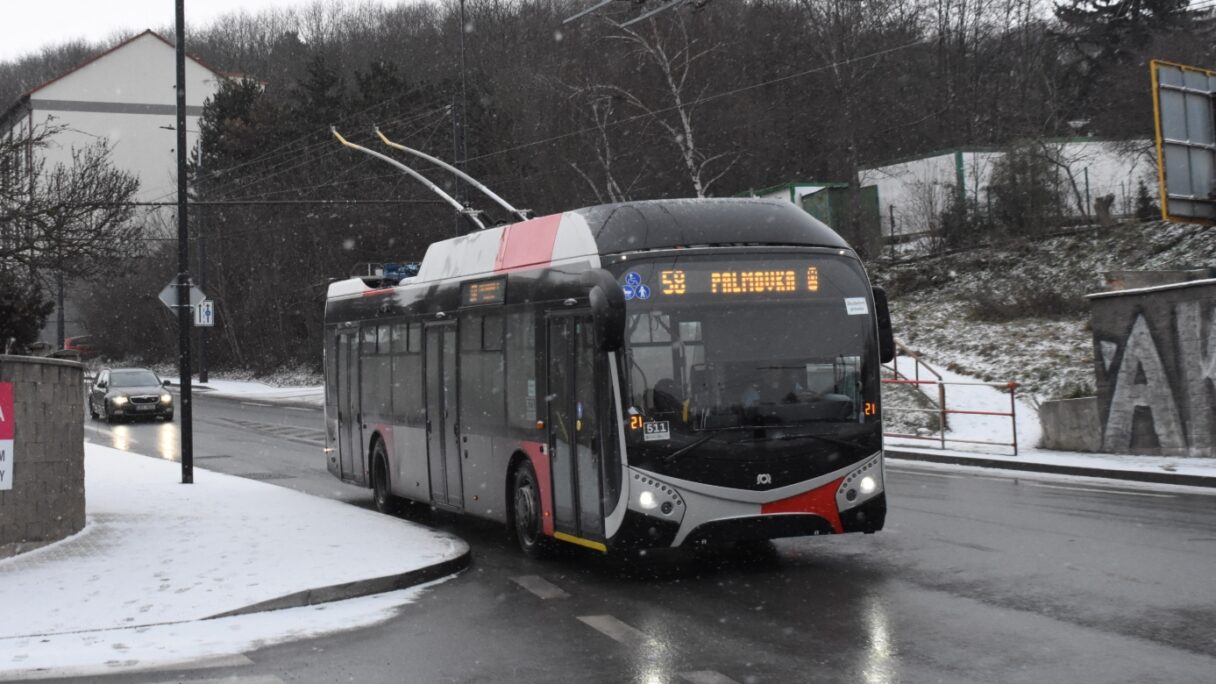 V Praze vyjel do provozu s cestujícími trolejbus SOR TNS 12
