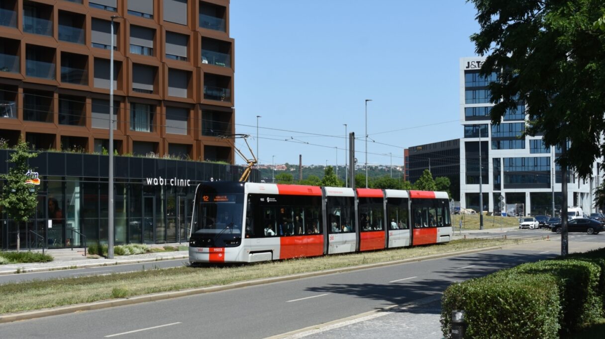 Do Prahy zamíří dalších 31 tramvají Škoda 52T