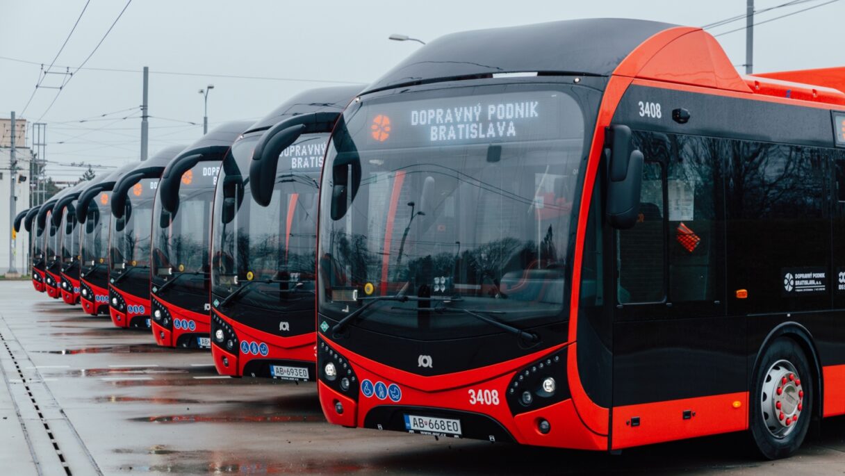 Návrat plynových autobusů do Bratislavy. Do ulic vyjely SORy NSG 18