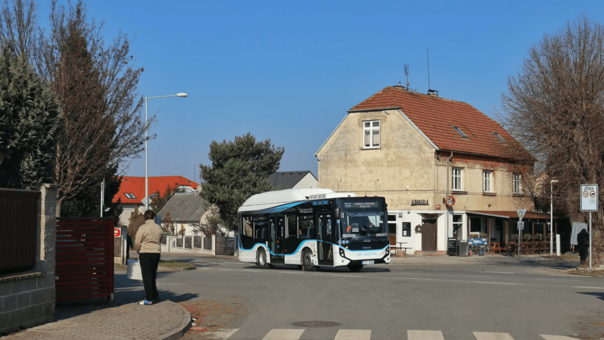 V Praze se testuje 9,5m elektrobus Iveco E-way