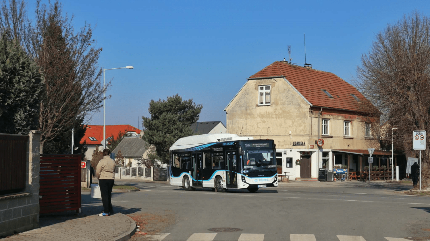 V Praze se testuje 9,5m elektrobus Iveco E-way