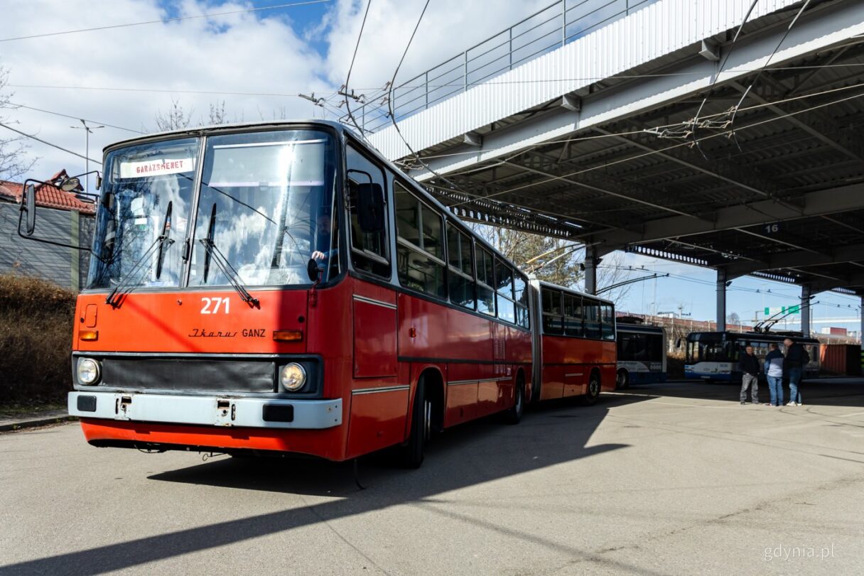 Gdyně získala historický trolejbus Ikarus 280T