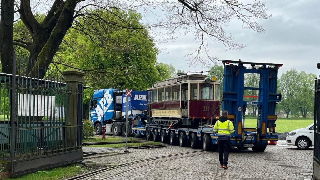Plzeňská tramvaj „Křižík“ z roku 1899 zamířila na opravu