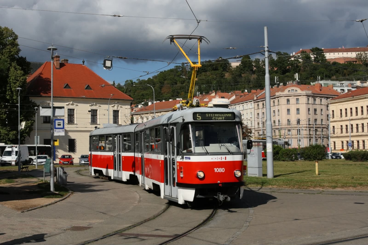 Brno nabízí k pronájmu poslední tramvaj K2. Odstavena by byla na „Mendláku“