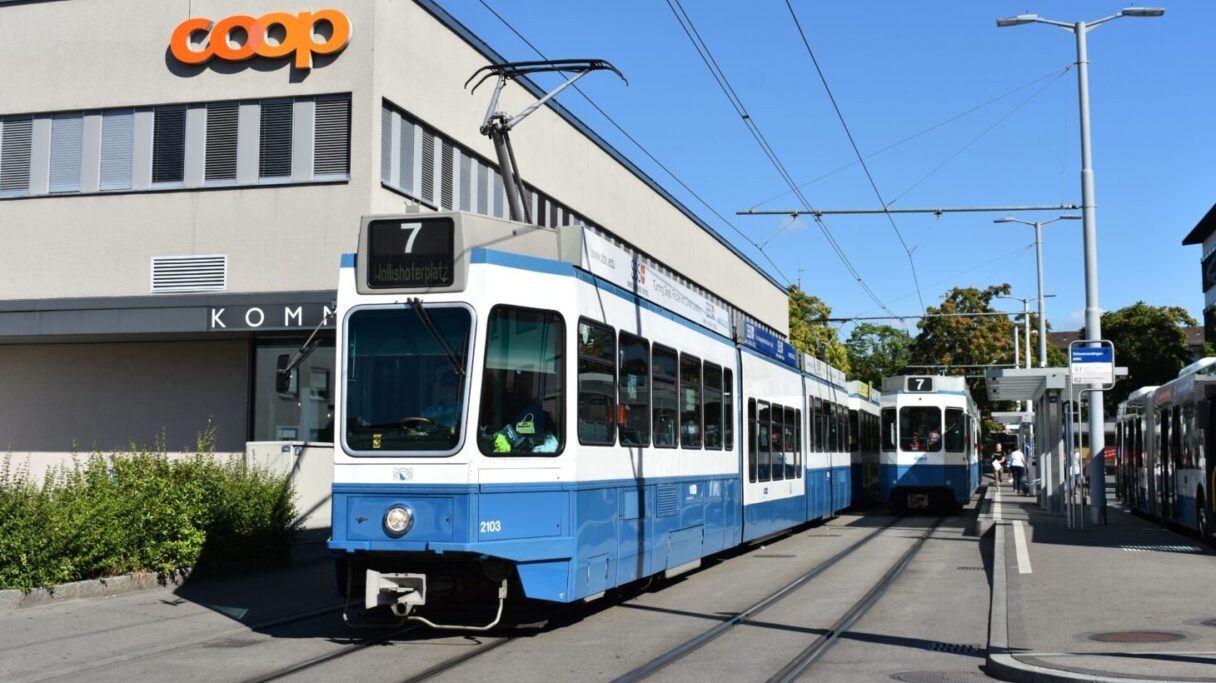 Curych daruje dalších 23 tramvají na Ukrajinu