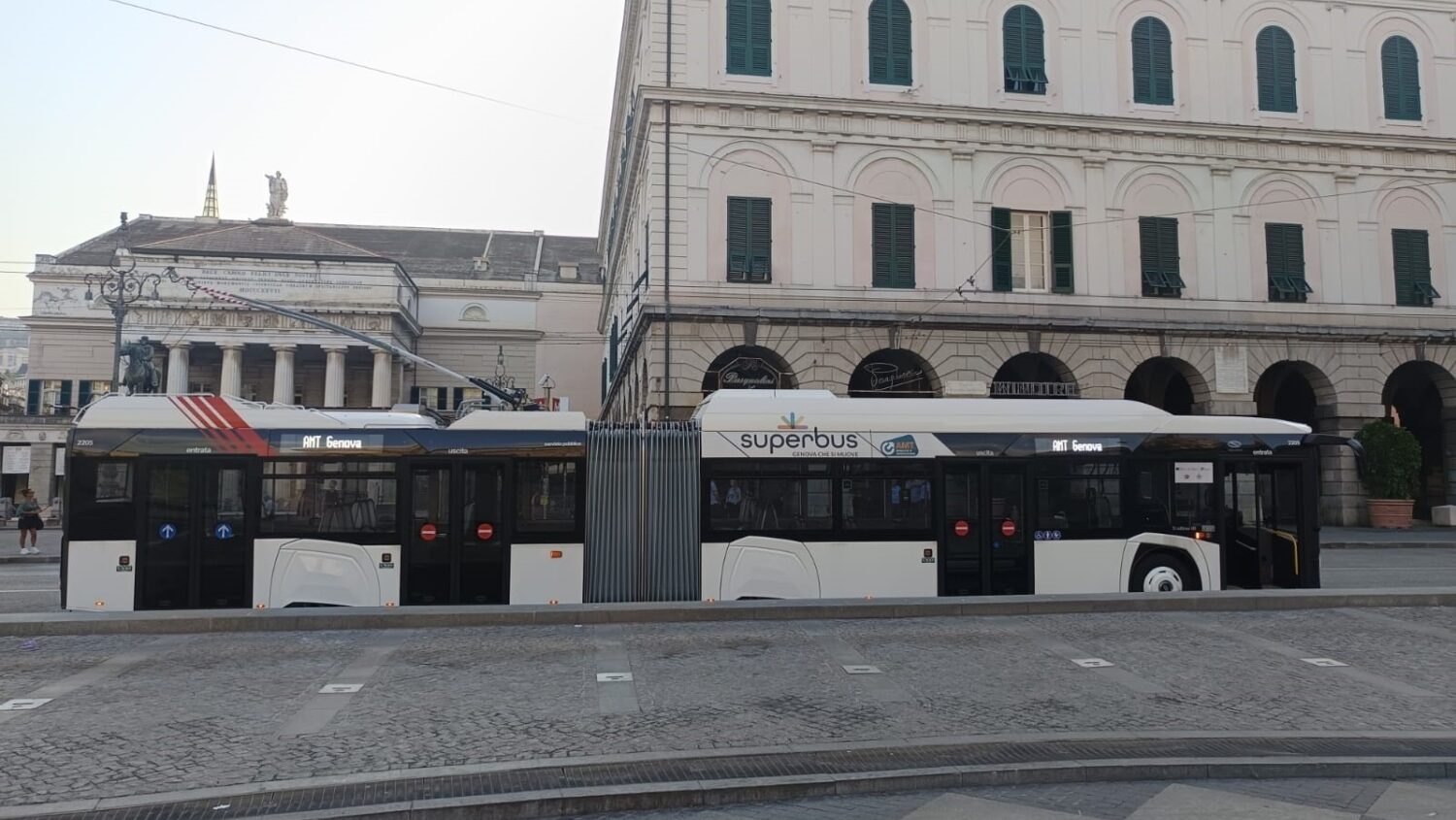 Nasazování nových trolejbusů do provozu v Janově vázne