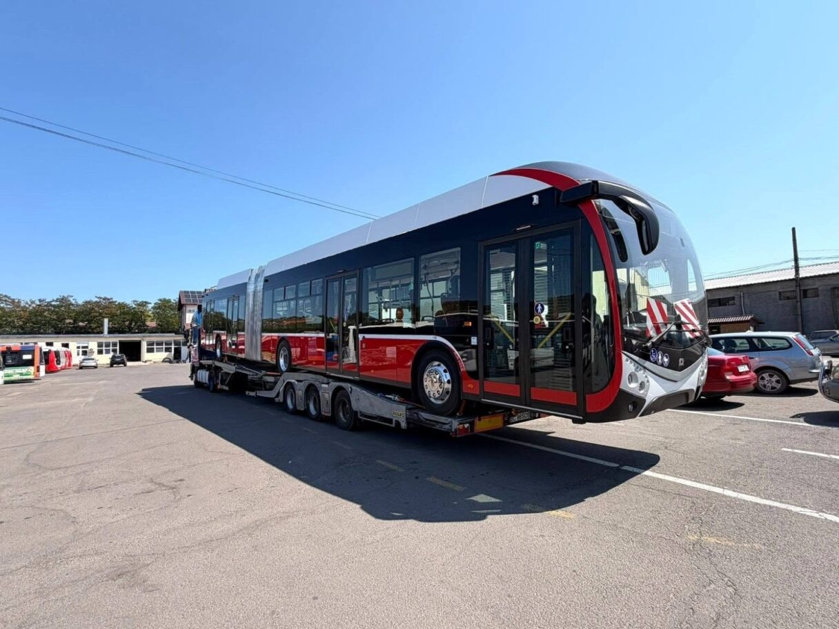 SOR exportoval své první kloubové elektrobusy. Zamířily do Rumunska